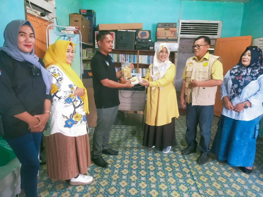 EMPAT PKBM DARI KABUPATEN BANGGAI STUDI BANDING KE PKBM MANOTO